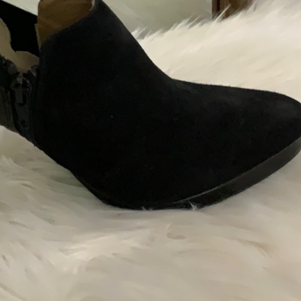 Shoes - Picture 4 of 7